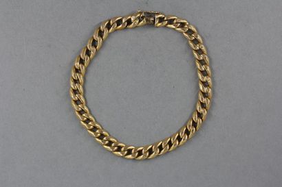 *Bracelet à maillons gourmettes en or jaune...