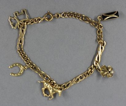 *Bracelet à maillons plats orné de cinq pendentifs...