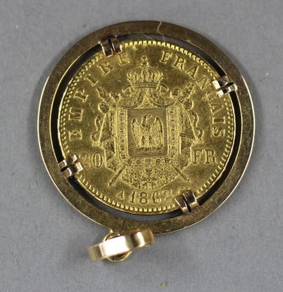 *Pendentif en or jaune 18k sertie d'une pièce...