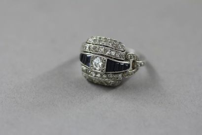 Bague en or gris ornée d'un diamant taille...