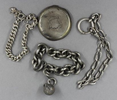 Trois bracelets et un fond de montre en argent...