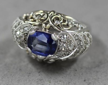 Bague dôme en or gris 750 millièmes ajouré,...