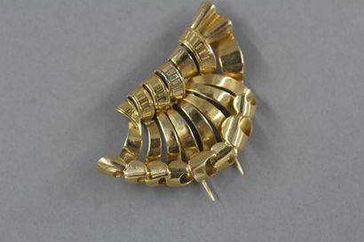 Broche à volutes en or jaune 18k, pds : 25,3...