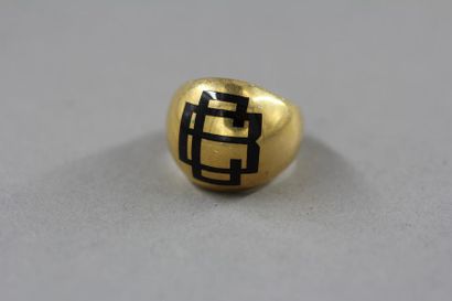 Chevalière dôme en or jaune 18k chiffrée...
