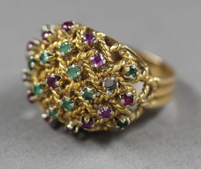 Bague dôme en or jaune 18k sertie de pierres...