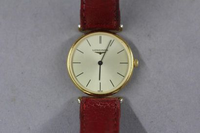 LONGINES
Montre à boitier rond en métal doré...