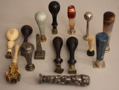 Lot de cachets divers