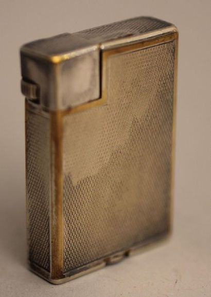 Alfred DUNHILL
Briquet Savory en métal argenté...