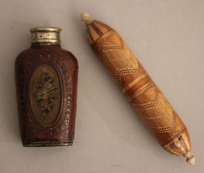 Lot :
- étui en marquèterie de paille et...