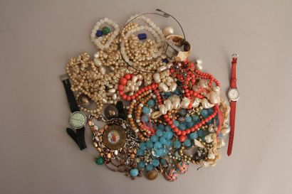 *Lot de bijoux fantaisies dont bijoux en...