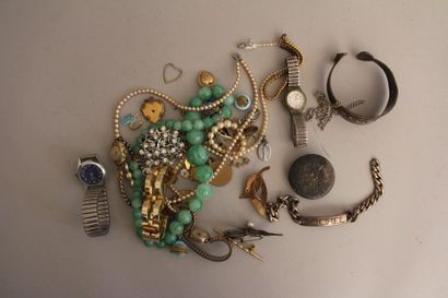 *Lot de bijoux fantaisies dont bijoux en...