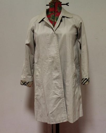 BURBERRY's 
Trench coat en toile beige, doublure...