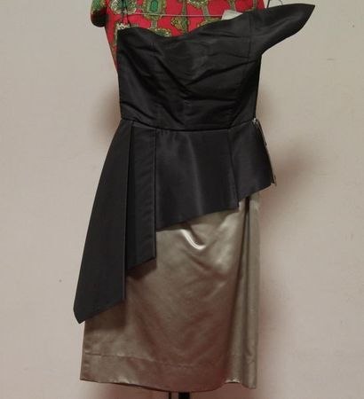 LANVIN
Robe de soirée en soie taupe et noire
Taille...