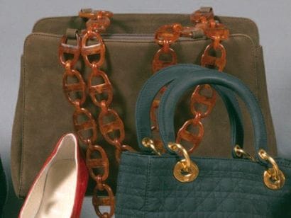 Christian DIOR
Sac en daim marron à 3 soufflets...