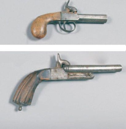 Lot de deux pistolets :- à broche à deux...