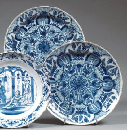 DELFT (fabrique du « Plat de porcelaine »)
Paire...