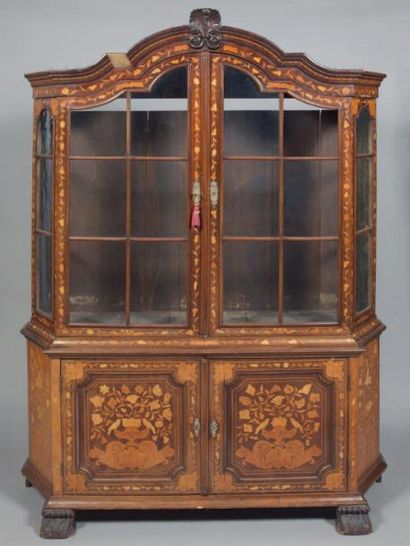 Meuble-vitrine à deux corpsen bois de placage...