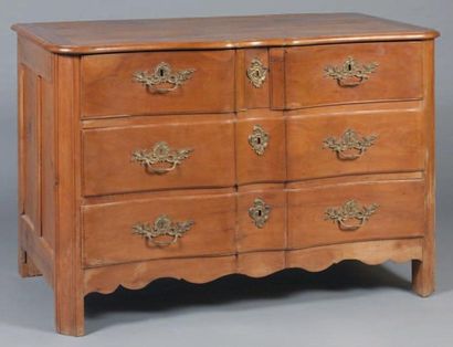 Commode en bois fruitier, la façade en arbalèteouvrant...