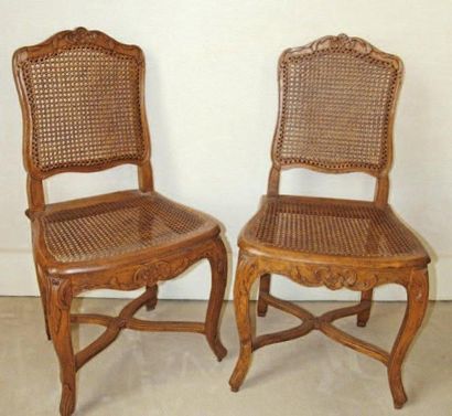 Paires de chaises cannées à dossier plat...