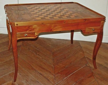 Table de trictrac à caissons, en placage...