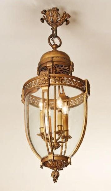 Lanterne de forme ovoïde en fer forgé et...