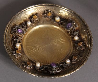 Ewer and its 800°/°° silver and vermeil display,...