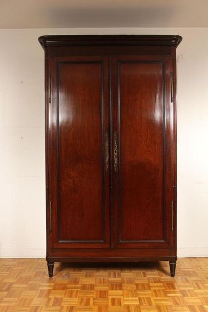 Moulded mahogany cabinet opening by two leaves,...