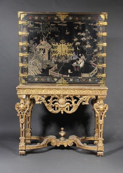 Anglo-Chinese cabinet in Coromandel lacquer...