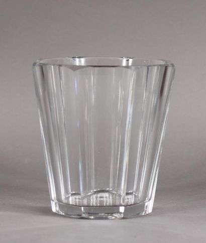 BACCARAT
White colorless crystal vase with...