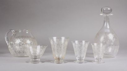 BACCARAT
Serving set of crystal stemware...