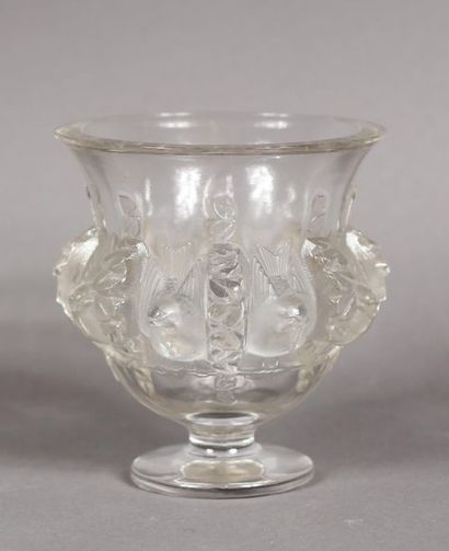 LALIQUE France
Vase on pedestal in white...