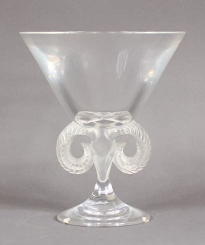 LALIQUE France
Vase on a pedestal, the shaft...