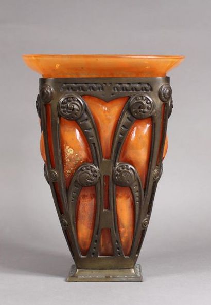 Louis MAJORELLE (1859-1926) - DAUM Nancy
Vase...
