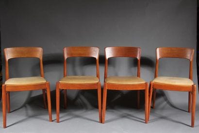 K S Danemark
Quatre chaises en teck, garniture...
