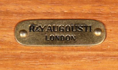 Ria Youri AUGOUSTI
Tabouret en bois teinté...