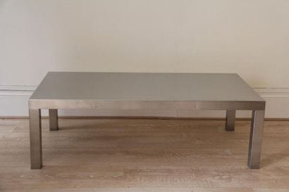 Table basse rectangulaire en métal chromé.
H...