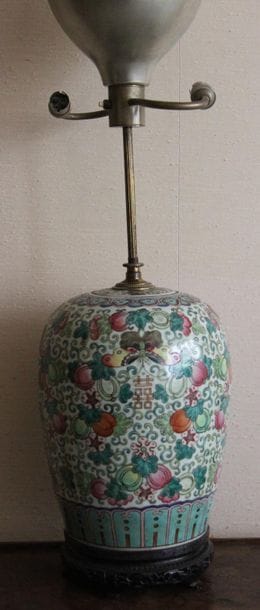 Pied de lampe en porcelaine dans le goût...