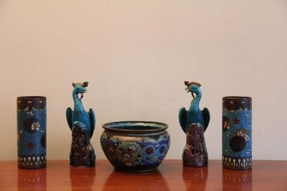 - Bol et paire de vases rouleaux en métal...