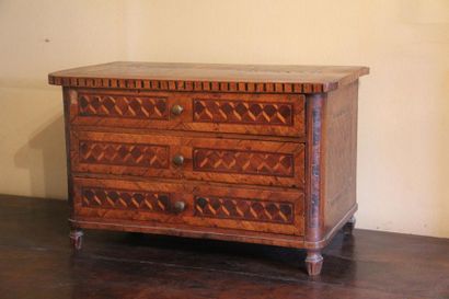 Commode de maitrise en bois de placage ouvrant...