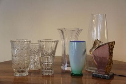 Lot de vases en verre et cristal, pied de...