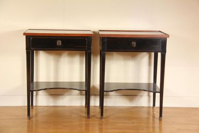 Paire de tables de salon en bois laqué marron...