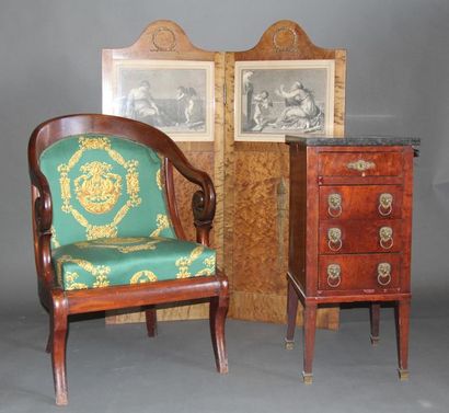 Lot :
- Table de salon en placage d'acajou...