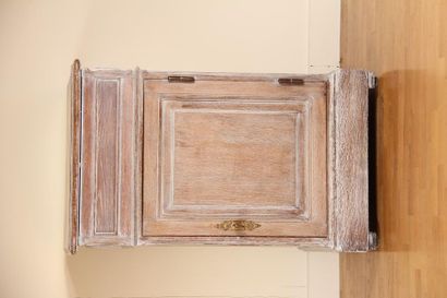 Meuble à hauteur d'appui en chêne cérusé...