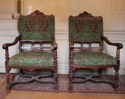 Paire de fauteuils en bois naturel garni...