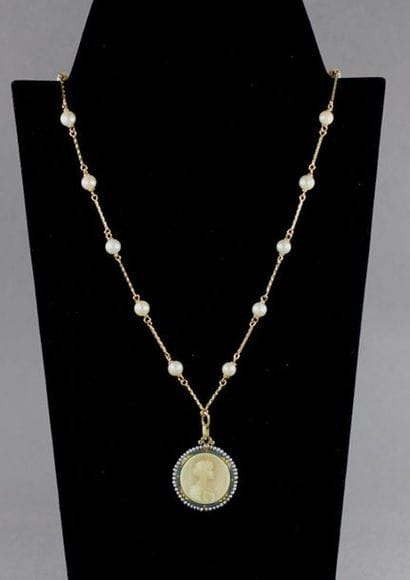 Necklace with 18k yellow gold link sticks...