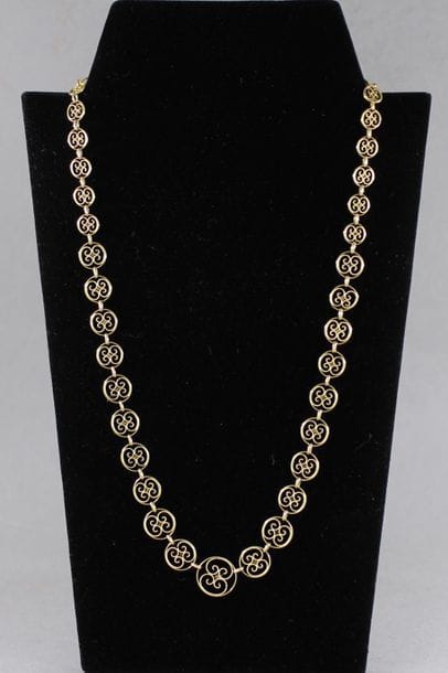 Necklace with round filigree links in 18k...