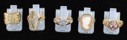 Four rings or ring settings in 18k gold,...