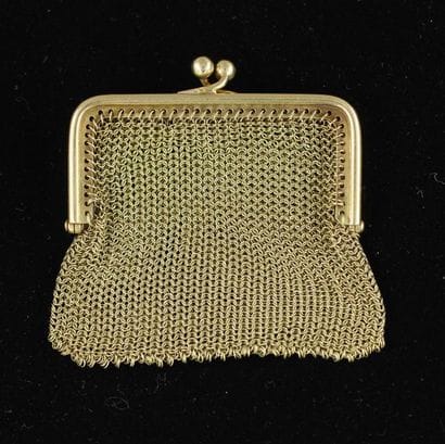 18k yellow gold mesh purse, pds: 32.8 g.
