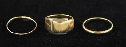 Two wedding rings and a signet ring in 18k...