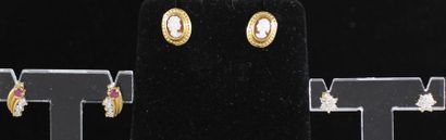 Three pairs of ear studs in 18k yellow gold...